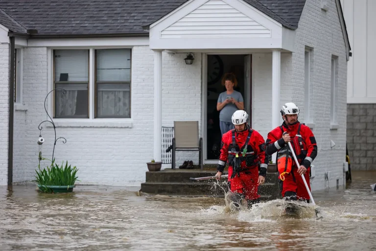 Stuhitë dhe tornadot godasin SHBA-në, 7 të vdekur