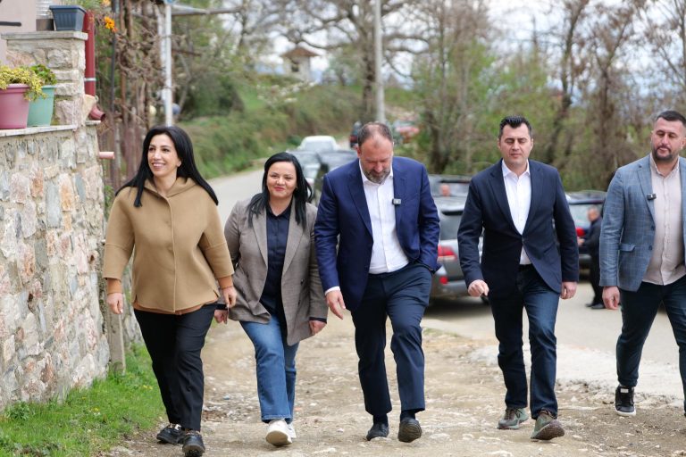 Elbasan/ Kandidatja e PS Dasantila Tahiraj ‘kërcënon” banorët e fshatrave në zonën e Shpatit?? Presion për vota