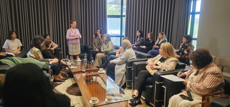 “FUQIZIMI I GRAVE NË VENDIMMARRJE”, FORUMI I GRUAS ELBASAN ORGANIZON AKTIVITETIN ME GRATË DHE VAJZAT (FOTO)