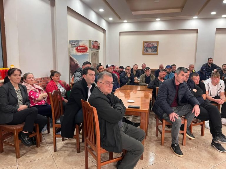 Librazhd/ Banorët e Hotolishtit vijojnë të kërkojnë të drejtën e tyre