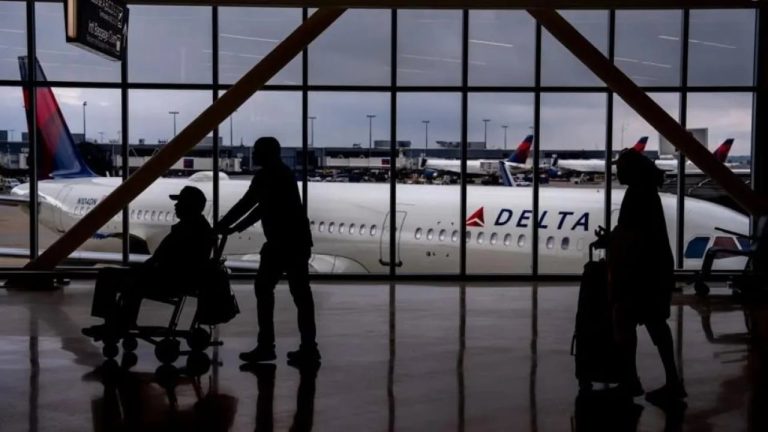 Tjetër incident në SHBA, avioni me rreth 300 pasagjerë merr flakë në pistën e aeroportit