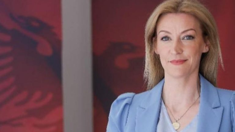 Dyshohet se ka fyer dhe kërcënuar disa persona, shoqërohet në komisariat ish-drejtoresha e spitalit Dibër