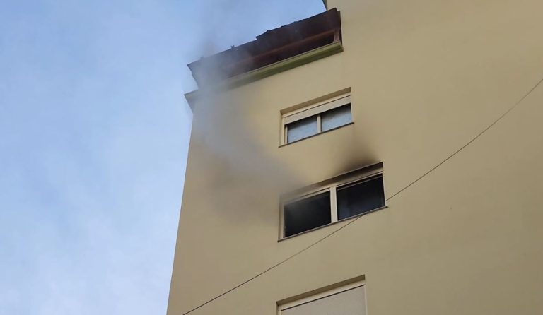 65-vjeçari i vë flakën qëllimisht banesës, lëndohet bashkëshortja