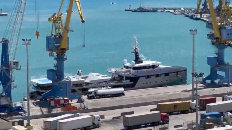 Jahti luksoz i Jeff Bezos furnizohet në Portin e Durrësit! Destinacion final ka Venecian, ku do të zhvillohet ceremonia martesore e miliarderit