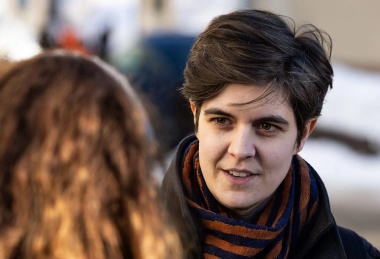 “Nuk bëra asgjë për t’i merituar”, vajza shpërndan 25 milionë euro për të varfrit