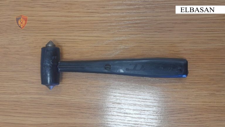 Elbasan  U kap në flagrancë gjatë tentativës për të vjedhur 1 automjet në lagjen “Beqir Dardha”, vihet në pranga 56-vjeçari.
