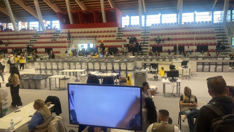 Nis hapja e zarfeve të votave të shqiptarëve në Greqi