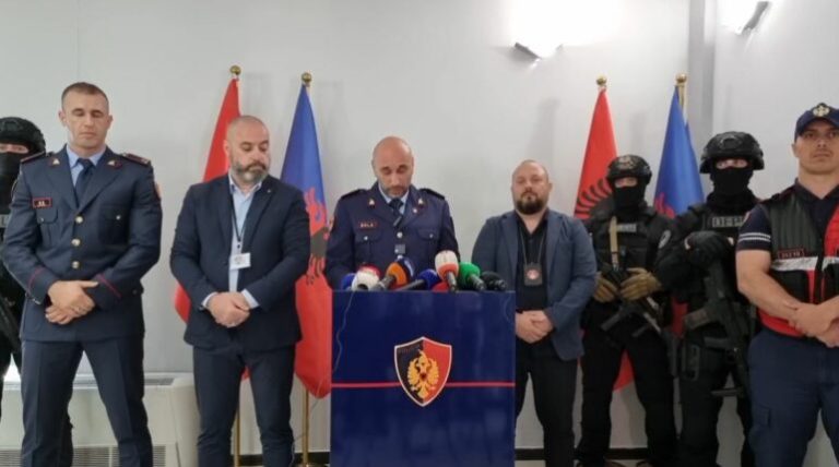 Megaoperacion në Durrës, arrestohen 3 persona me rrezikshmëri të lartë shoqërore, policia: Ishin në restorant! Mes tyre Xhevdet Plaku, i arratisur nga burgu i Ankonës në janar