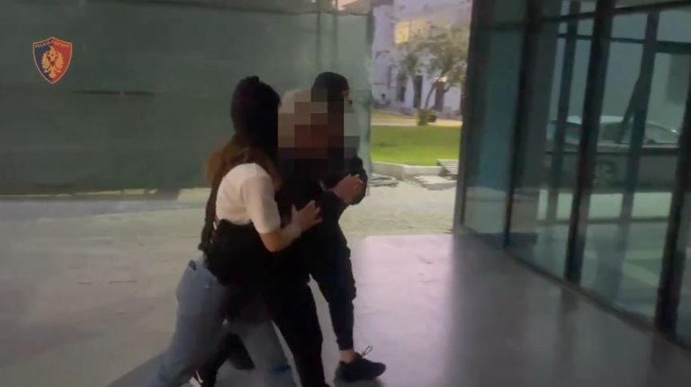 E dënuar me 9 vite burg për shpërndarje droge, arrestohet 47-vjeçarja me dy emra në Elbasan