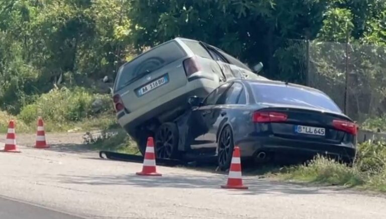 Aksident në Peqin, përfundojnë në gjendje të rëndë çifti i bashkëshortëve