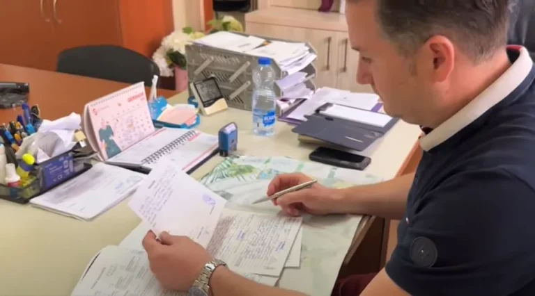 Vlorë, shtohen vizitat në psikiatri! Ditët e nxehta, rritet numri i personave që paraqesin shqetësime të shëndetit mendor