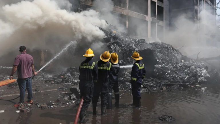 Trupat e pajetë ishin shpërndarë gjithandej”, dëshmitarët tregojnë pamjet e frikshme pas rrëzimit të avionit me 242 persona: Ra mbi një spital civil