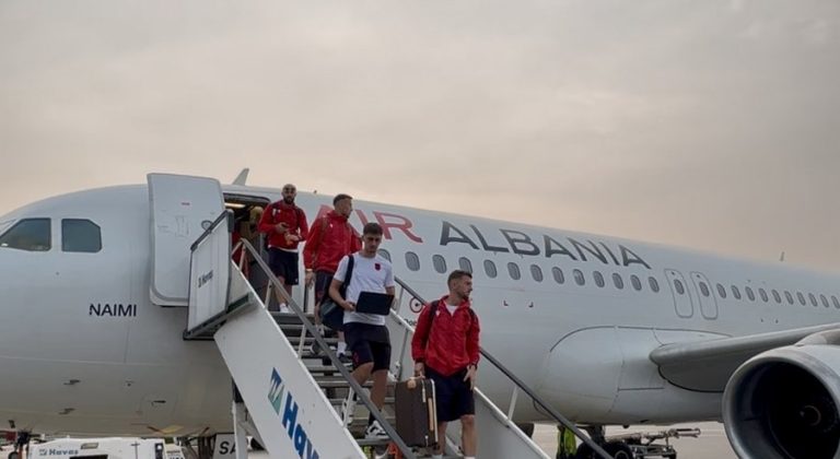 Kombëtarja shqiptare mbërrin në Riga për ndeshjen ndaj Letonisë