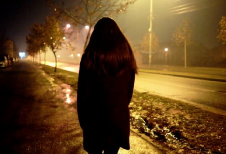 Prindërit i kërkonin prej ditësh, gjendet në Tiranë 15-vjeçarja nga Korça, e shoqëronte shoku i saj adoleshent