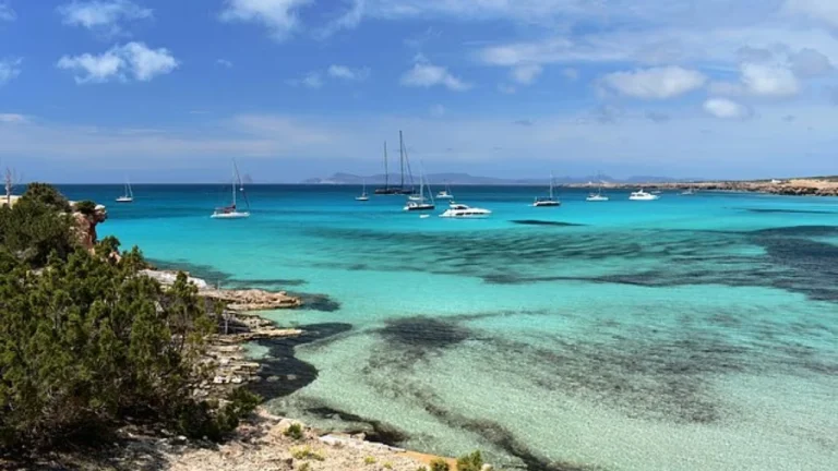 Pamje horror në plazhin e njohur të Spanjës, dalin në breg 5 trupa të pajetë, me duar e këmbë të lidhura