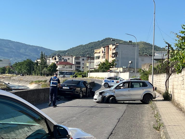Aksident tek Zaranika në Elbasan (Video)