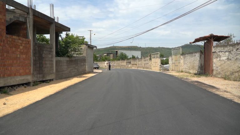 Pas kërkesës nga kryetari i PSD Elbasan Erion Murataj, shtrohet rruga në lagjen “28 nëntori”