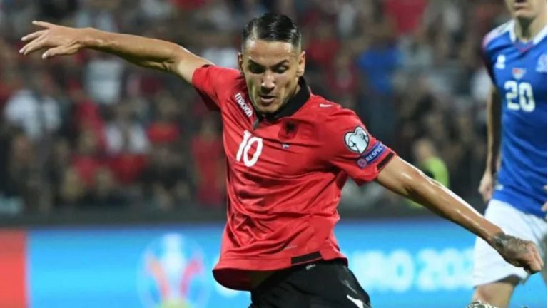 Përfundoi në spital për shkak të një helmimi, ylli i Kombëtares lë pas problemet dhe kthehet në stërvitje