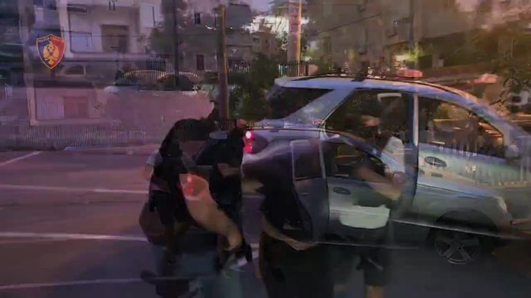 Elbasan/ I dënuar për krime kundër jetës dhe personit, kapet dhe vihet në pranga 41-vjeçari. (Video)