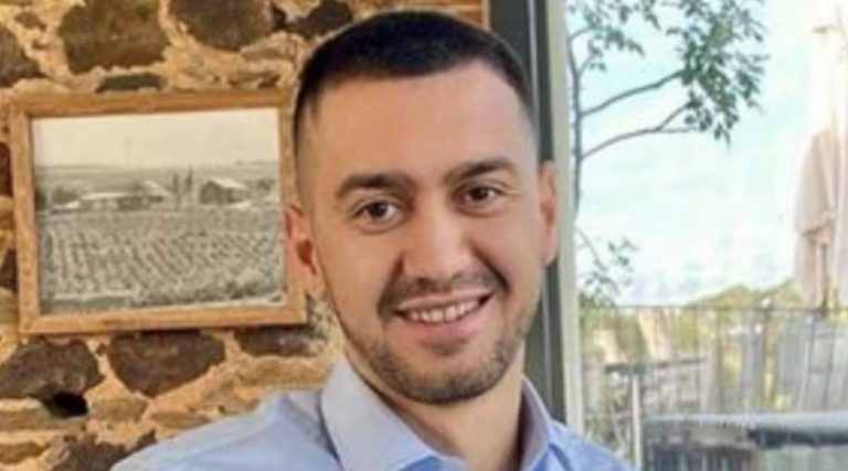 Skuadra e tij po e priste të luante, futbollisti shqiptar vetëhidhet nga kati i tetë. Tragjedia që tronditi një komunitet