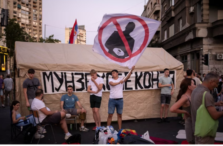 Serbi/ Nis heqja e barrikadave, protestuesit kërkojnë lirimin e të ndaluarve