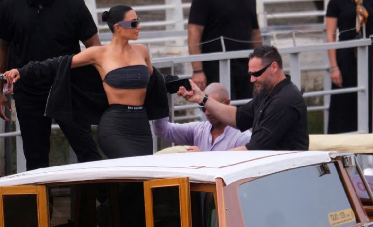 FOTO-VIDEO/ Të famshmit mblidhen në Venecia për ceremoninë e dasmës së çiftit Bezos-Sanchez. Motrat Kardashian, Orlando Bloom dhe Oprah Winfrey mes të ftuarve