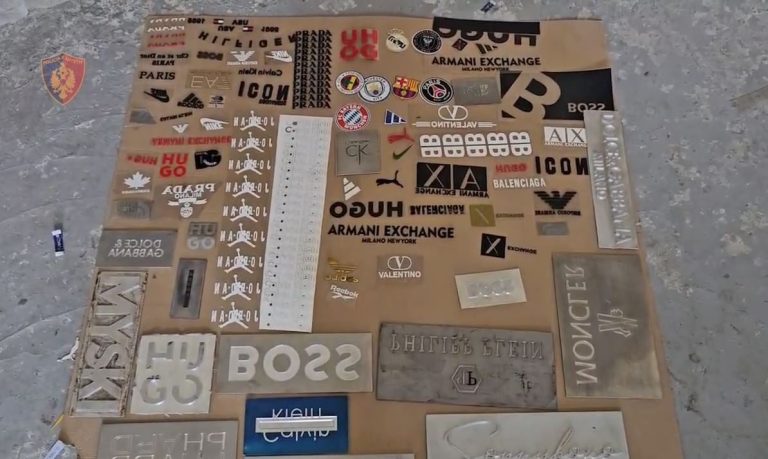 Zbulohen 2 magazina me veshje të kontrabanduara në Rrugën e Arbërit/ Arrestohen 4 persona, në kërkim 2 të tjerë, të proceduar 4 punonjës