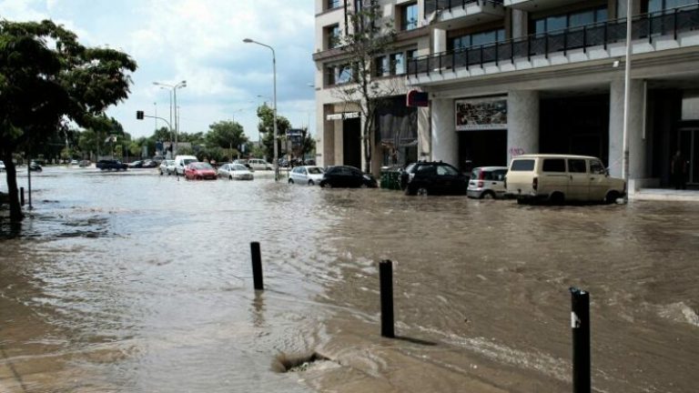 Greqia përfshihet nga stuhi të forta, përmbytje në Selanik
