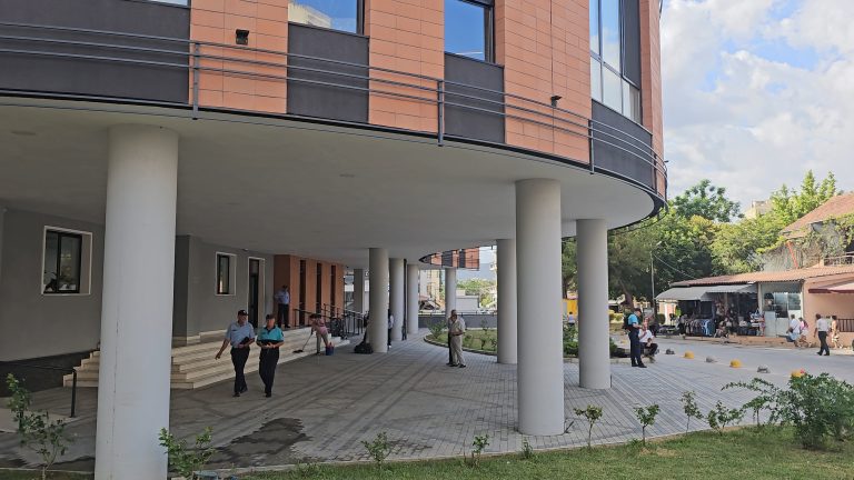 Detaje/ Japin dorëheqjen 18 administratorë në bashkinë Elbasan