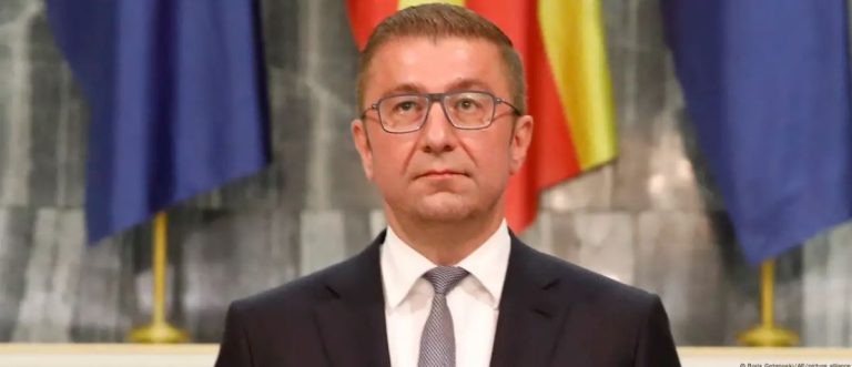 Më shumë vdekje sesa lindje! Ndizet debati në Maqedoninë e Veriut, kryeministri propozon taksë për beqarët