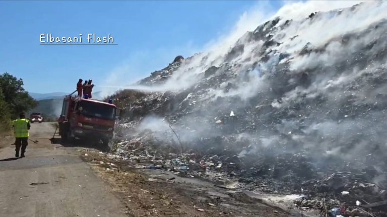 Landfilli i Elbasanit prej pesë ditësh në flakë, qytetarët përballen çdo ditë me tymin toksik. Problematikat me të cilat po përballet zjarrfikësin në terren