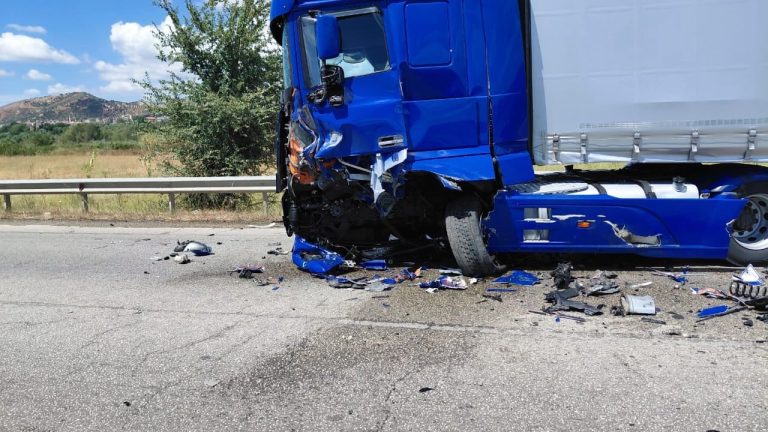 Aksident i rëndë në aksin Peqin-Rrogozhinë, dy shtetas të huaj në gjendje kritike