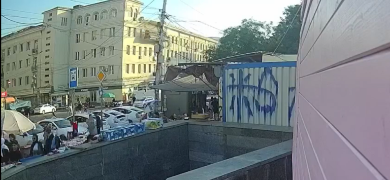 Video/ Momenti kur një ndërtesë e braktisur shembet në Gjeorgji, dy të vdekur