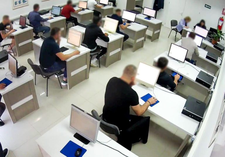 Në 3 vite, vetëm 314 persona nga 2329 rimarrin provimin e patentës!