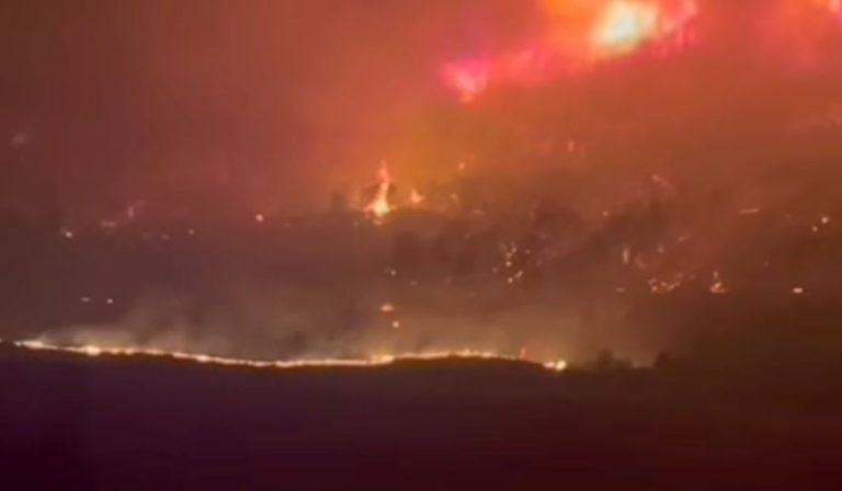 Zjarret përfshijnë Australinë, evakuime masive dhe rrezik ekstrem në veri të Sidneit