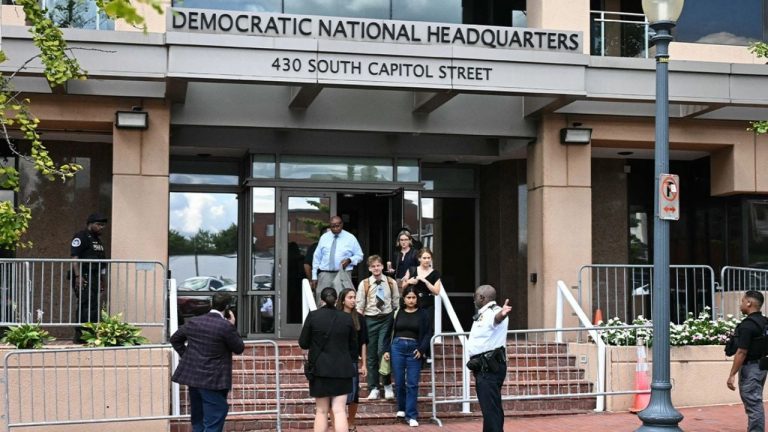 Alarm për bombë në selinë e Demokratëve në Uashington, policia i bën thirrje stafit të mos i afrohet ndërtesës