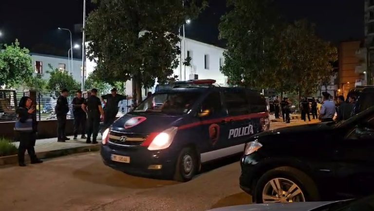 Operacion antidrogë në Elbasan, dhjetëra të arrestuar. Sekuestrohen drogë dhe armë