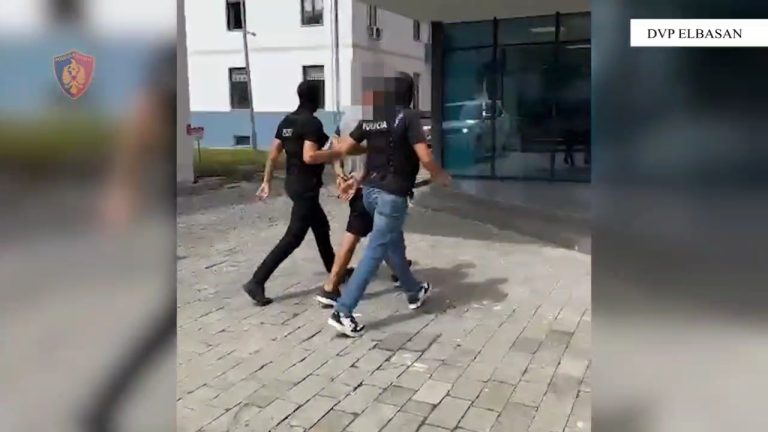 Elbasan / Kapet dhe vihet në pranga një 44-vjeçar në kërkim, i dënuar me burgim për drogë