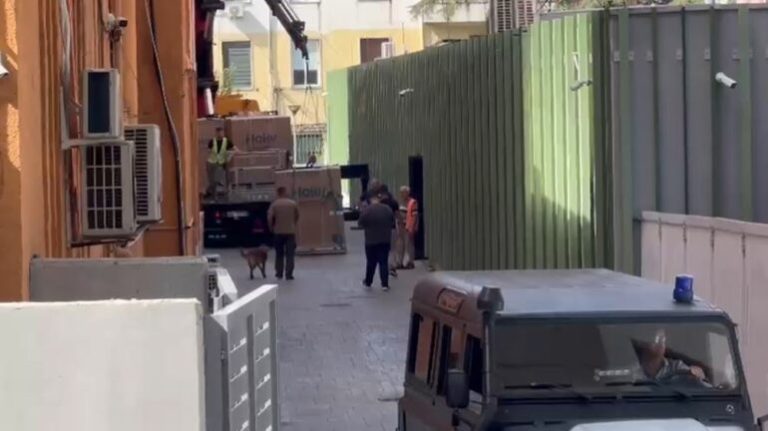 Kontrolle nga njësia anti-eksploziv. Çfarë po ndodh tek Arkiva e Shtetit?