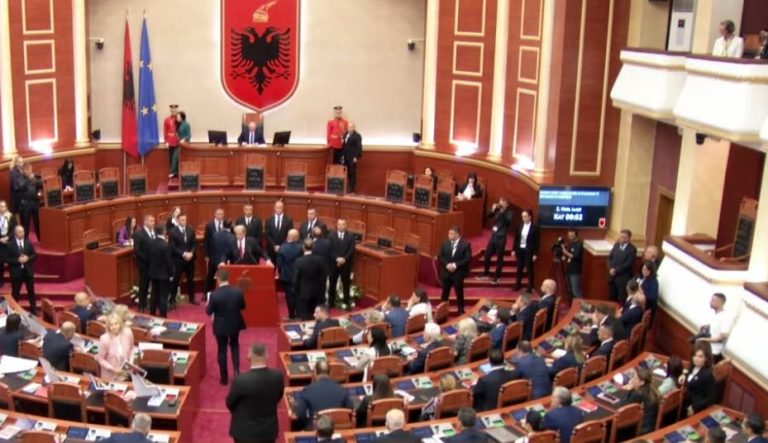 Nis Legjislatura e XI e Kuvendit, Berisha me skenar të vjetër. Opozita bllokon Foltoren