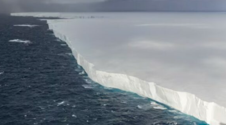 Ajsbergu më i madh në botë po shpërbëhet me shpejtësi