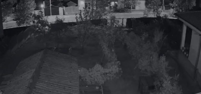 Shpërthim me eksploziv pranë banesës së deputetit të PD-së, Xhelal Mziu