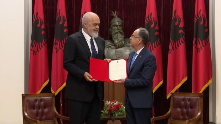 Begaj dekreton Ramën si kryeministër, do të ushtrojë edhe detyrën e ministres virtuale Diella