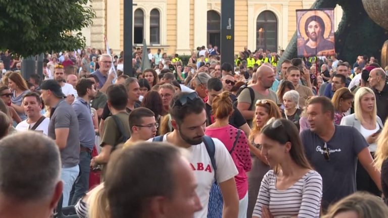 Serbi, rikthehen protestat! Tubim gjigant në Beograd: Ne nuk harrojmë!