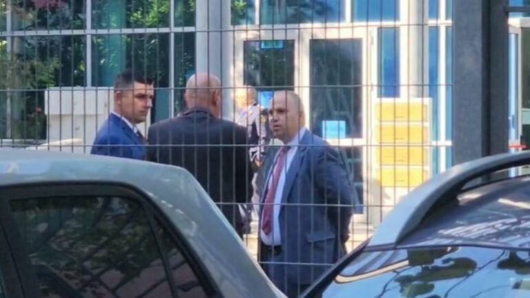 Siguria në gjykata/ Kreu i Gardës inspektim në GJKKO, takim edhe me Erion Banin