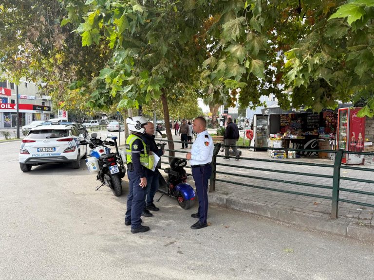 Policia e Elbasanit nis aksionin për ndalimin e qarkullimit të monopatinave (Video)
