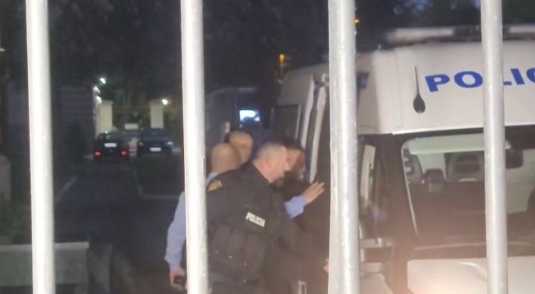 Ju dua shumë”, momenti kur Veliaj del nga Kushtetuesja për në burgun e Durrësit