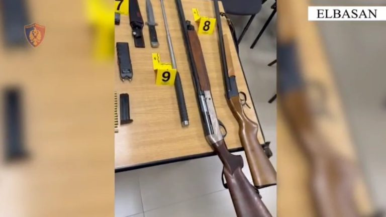 Aksioni në Elbasan/ Policia “blindoi” lokalin dhe arrestoi 14 persona me rrezikshmëri të lartë, sekuestrohen armë, para e automjete