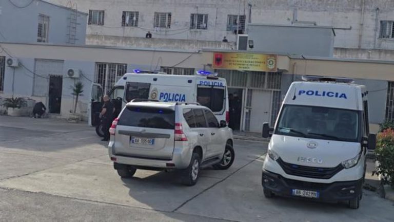 Me forca të shumta policore Erion Veliaj del nga burgu