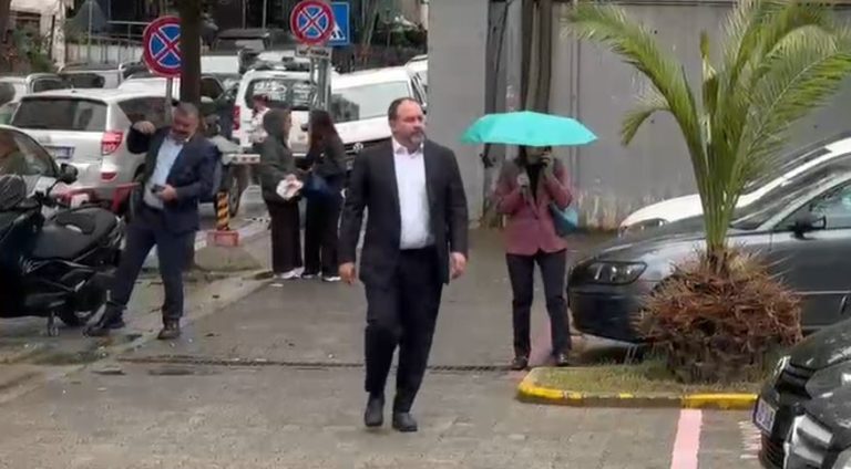 Dosja “5D”/ Arbjan Mazniku paraqitet në GJKKO, pritet të dëshmojë